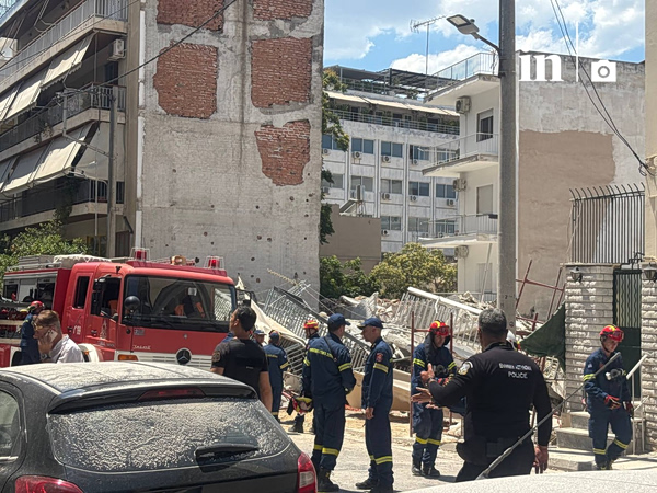 Πετράλωνα: Κατάρρευση πολυκατοικίας στην οδό Αλκμήνης – Οι διασώστες της ΕΜΑΚ συνεχίζουν τις έρευνες