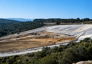 Αφθώδης πυρετός στη Λέσβο: Η διαφωνία ανάμεσα σε ΥΠΑΑΤ και ΥΠΕΝ για την επιλογή του ΧΥΤΑ και τα πολλά προβλήματα στον χώρο