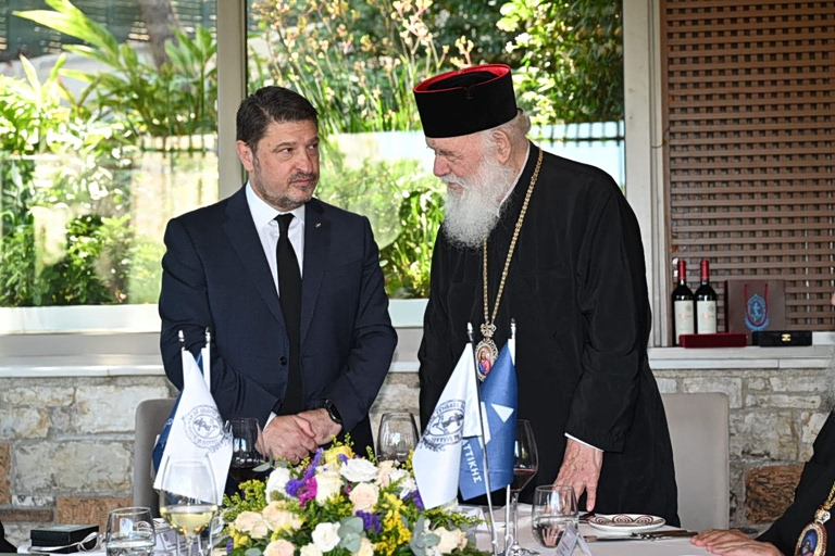 Συνάντηση της Περιφέρειας Αττικής και μελών της Ιεράς Συνόδου