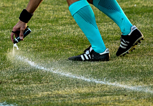 Super League: Τα μυστήρια των ορισμών των διαιτητών και τα ερωτήματα χωρίς απαντήσεις