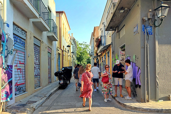 Στο μικροσκόπιο του ΣτΕ η λειτουργία των Airbnb στην Πλάκα