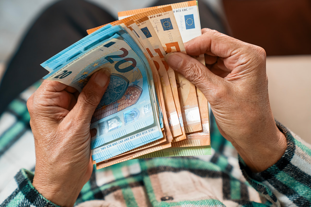 Ποιοι πάνε ταμείο μέχρι τέλος Ιουνίου – Τα επιδόματα που πληρώνονται