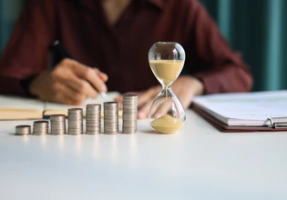 Η φτωχοποίηση των εργαζομένων χρειάζεται πολύ περισσότερα από «συμφωνίες κυρίων» για συγκράτηση τιμών
