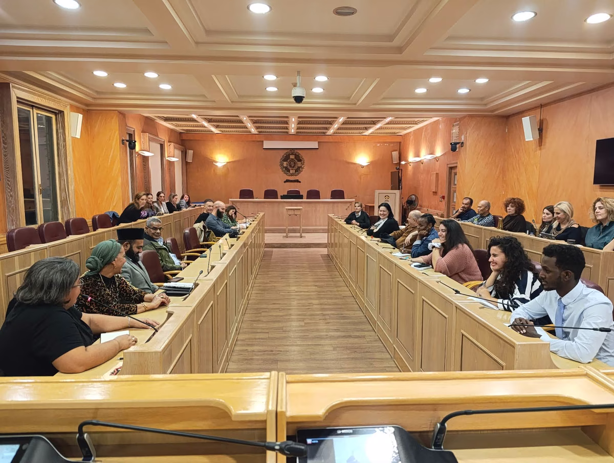 Οι Δήμοι Αθηναίων, Θεσσαλονίκης και Πειραιά κατά του αποκλεισμού των μεταναστών από τα Σύμβούλια Ένταξης