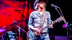 The Waterboys: Λυρισμός και έκσταση στον Λόφο της Σάνης