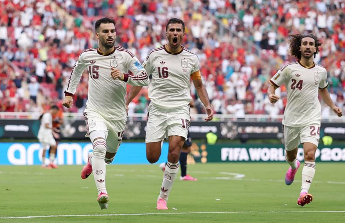Ουρουγουάη – Ισπανία 0-1: Επαγγελματική νίκη και πρωτιά για την «φούρια ρόχα»