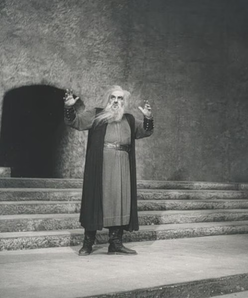 Αιμίλιος Βεάκης: Το ξεχωριστό φως