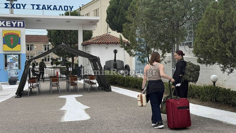 «Ντύθηκαν» στα χακί οι πρώτες γυναίκες – Παρουσιάστηκαν στη Λαμία