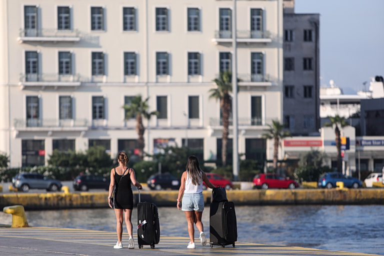 Πότε καταβάλλεται και πώς υπολογίζεται το επίδομα αδείας