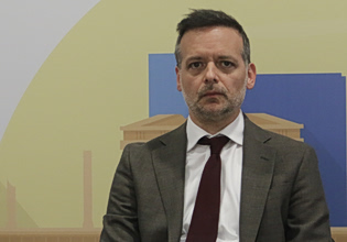 Νέα παρέμβαση Δούκα: Επιμένει στην αυτόνομη πορεία του ΠΑΣΟΚ αλλά αφήνει ανοιχτό παράθυρο μετεκλογικής συνεργασίας με Τσίπρα