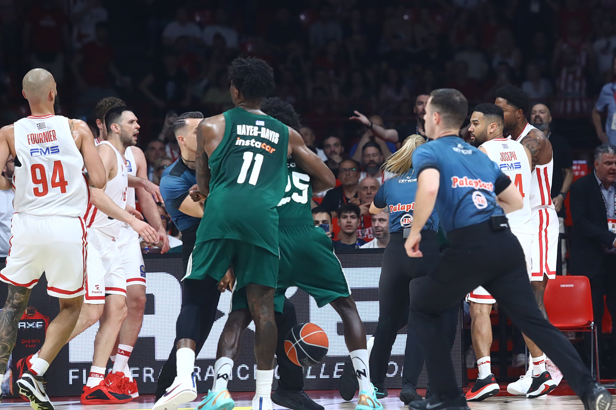 Χαμός με Ναν και Τζόουνς που ξέφυγαν και αποβλήθηκαν (vid)