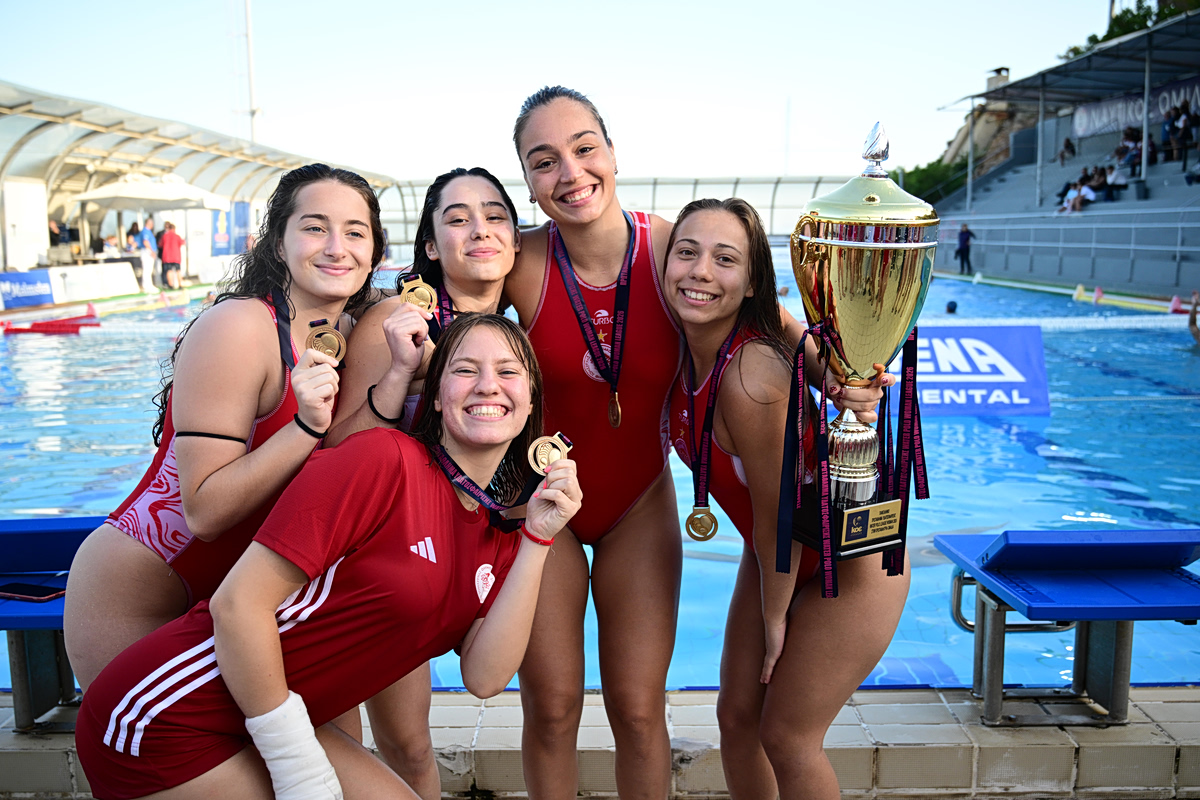 Πόλο: Δείτε την απονομή του πρωταθλήματος στις γυναίκες του Ολυμπιακού (vids)
