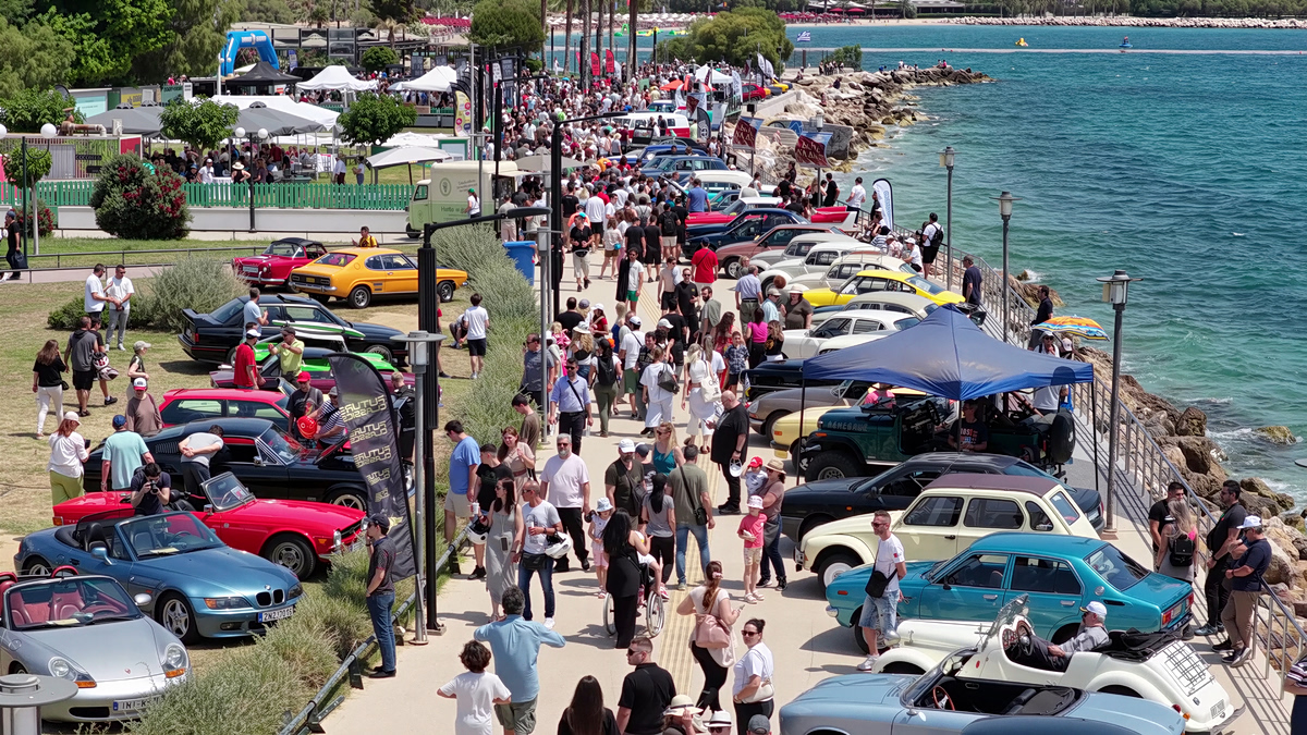 Alimos Classic Car Sunday: Κλασικά αυτοκίνητα, εντυπωσιακά supercars και ρεκόρ επισκεπτών