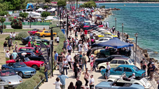 Alimos Classic Car Sunday: Κλασικά αυτοκίνητα, εντυπωσιακά supercars και ρεκόρ επισκεπτών