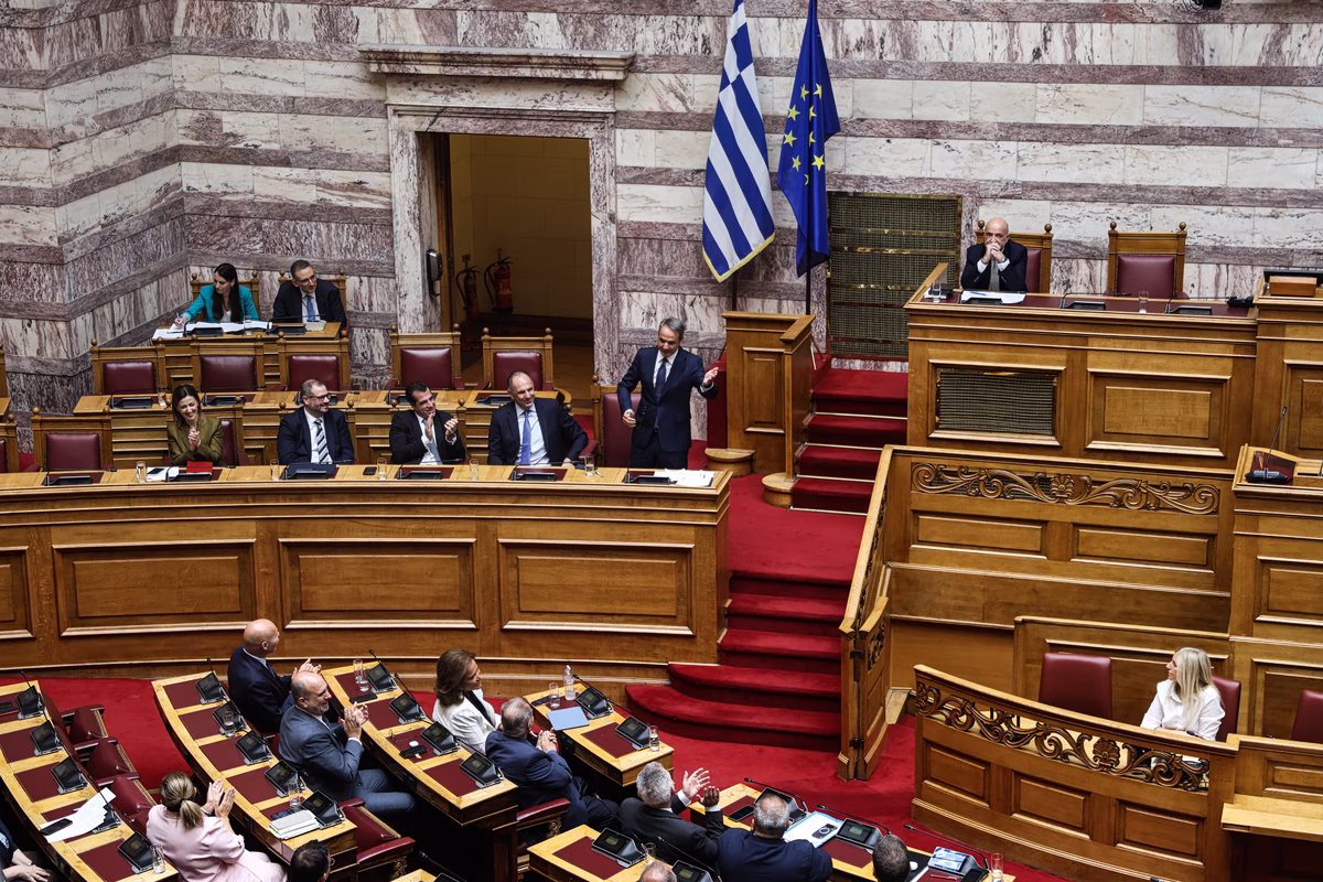 Όταν η ΝΔ ομολογεί ότι θέλει να μετατρέψει το προεκλογικό της πρόγραμμα και το ιδεολογικό της στίγμα σε συνταγματική διάταξη