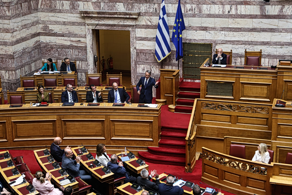 Όταν η ΝΔ ομολογεί ότι θέλει να μετατρέψει το προεκλογικό της πρόγραμμα και το ιδεολογικό της στίγμα σε συνταγματική διάταξη