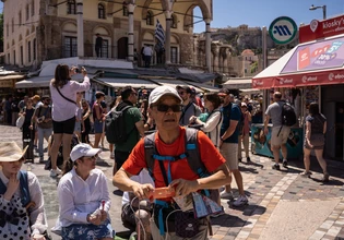 Ακρίβεια: Καλοκαίρι στην πόλη για τους μισούς Έλληνες – «Φωτιά» οι τιμές στα νησιά