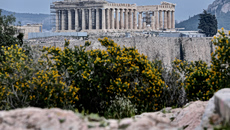 «Καμπανάκι» ΤτΕ για την ελληνική οικονομία