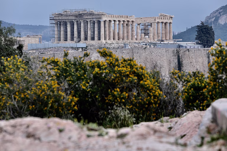 «Καμπανάκι» ΤτΕ για την ελληνική οικονομία