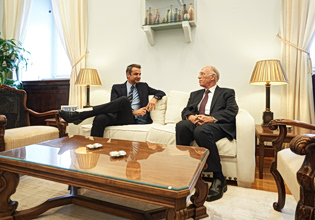 Μητσοτάκης: Ο Βασίλης Λεβέντης υπήρξε ξεχωριστή προσωπικότητα στη δημόσια ζωή