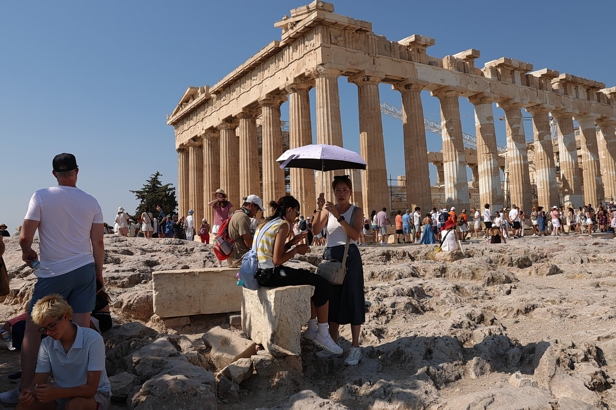 ΕΛΑΣ γα πολυνομοσχέδιο ΥΠΠΟ: «Posokanei» ο κίονας της Ακρόπολης; Ο Ηνίοχος των Δελφών;