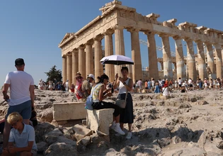 ΕΛΑΣ γα πολυνομοσχέδιο ΥΠΠΟ: «Posokanei» ο κίονας της Ακρόπολης; Ο Ηνίοχος των Δελφών;