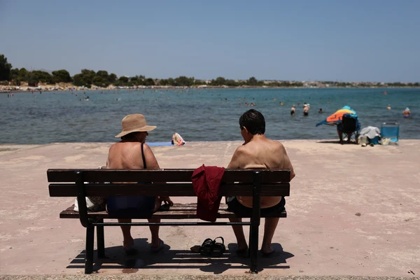 Καύσωνας: Πώς θα προστατευθούμε από τη ζέστη – Πού περιμένουμε τις υψηλότερες θερμοκρασίες