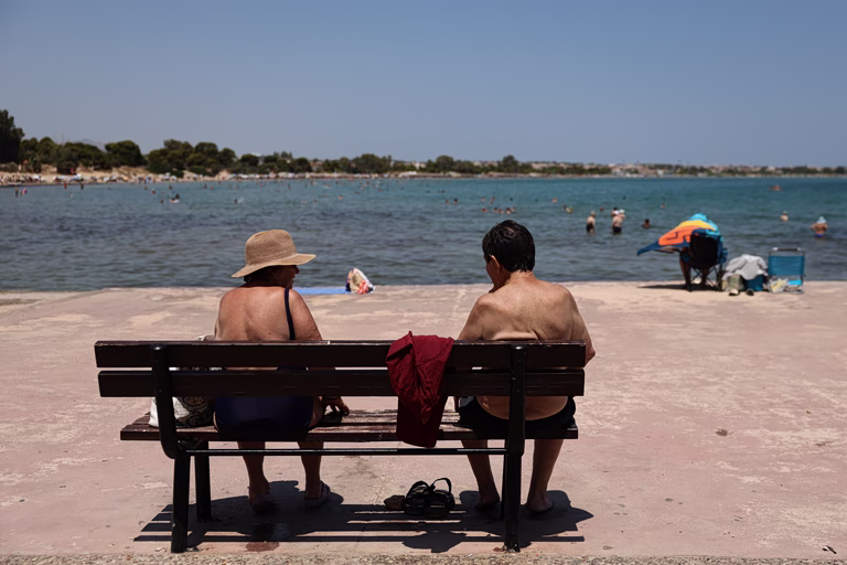 Καύσωνας: Πώς θα προστατευθούμε από τη ζέστη – Πού περιμένουμε τις υψηλότερες θερμοκρασίες