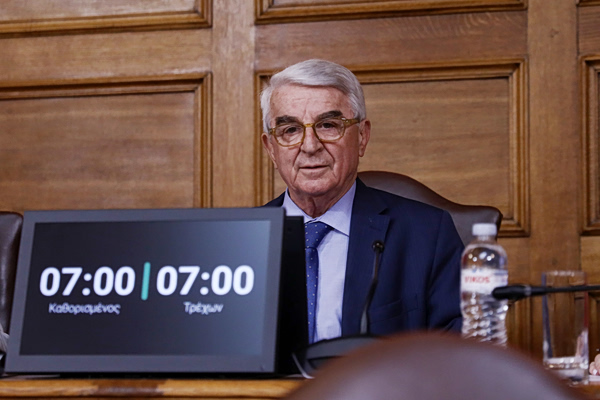 Έκθετη η ΝΔ στην Επιτροπή Θεσμών – Ο Μπούρας ζητούσε την κλήση του Ντίλιαν το 2022, αλλά τώρα λέει δεν επιτρέπεται