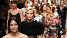 Εύα Χερτζίκοβα – Το top model των 90s παντρεύτηκε τον αγαπημένο της μετά από 25 χρόνια σχέσης και 3 παιδιά