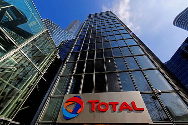 Total: Οι παραγωγοί στη Μέση Ανατολή θέλουν απεγνωσμένα να πουλήσουν πετρέλαιο