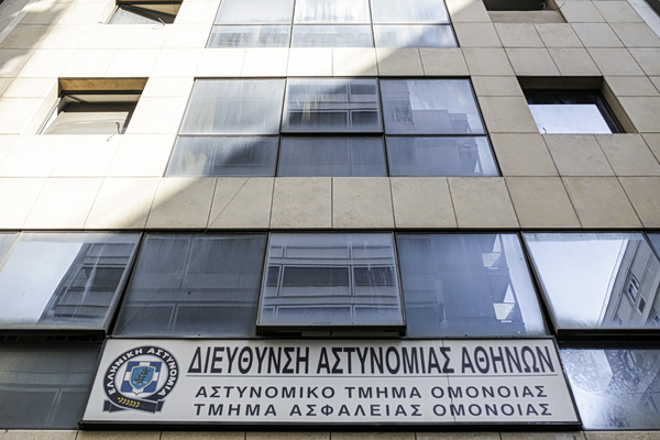 «Πάγωσε, δεν μπορούσε να αντιδράσει» – Η απάντηση της 23χρονης στην πρόταση αθώωσης των δύο αστυνομικών