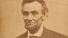 Smithsonian: Μαύροι, αλλόθρησκοι και τρανς άτομα δεν χωρούν στην ιστορία της Αμερικής για την κυβέρνηση Τραμπ