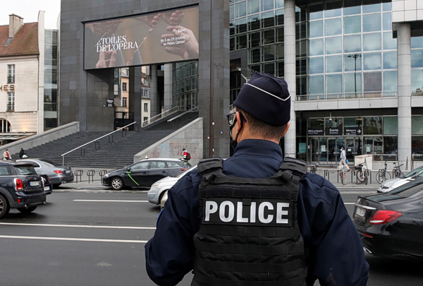 Γαλλία: Πέντε σοροί νεογέννητων βρέθηκαν σε χαρτοκιβώτια σε σπίτι ζευγαριού