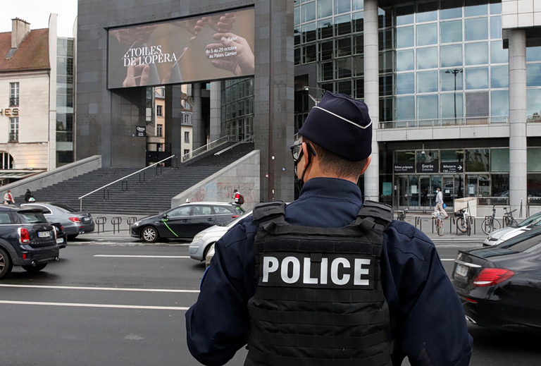 Γαλλία: Πέντε σοροί νεογέννητων βρέθηκαν σε χαρτοκιβώτια σε σπίτι ζευγαριού