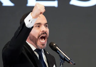 Κολομβία: Ο δε λα Εσπριέγια κατηγορεί τον Πέτρο για «απόπειρα πραξικοπήματος»