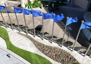 Κομισιόν: Παραπομπή της Ελλάδας στο Δικαστήριο της ΕΕ για διακρίσεις εις βάρος συμβασιούχων εκπαιδευτικών