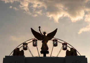 Πίσω από την Αψίδα του Τραμπ: Η πολιτική των μνημείων και η αρχιτεκτονική της εξουσίας