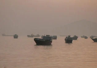 Σφοδροί βομβαρδισμοί των ΗΠΑ στο Ιράν στα παράλια του Ορμούζ – Επιθέσεις του Ιράν σε αμερικανικά πλοία