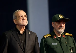 Αν οι ΗΠΑ δεν παύσουν τις επιθέσεις σε 48 ώρες, το Ιράν θα περάσει σε φάση «επίθεσης και απόλυτης καταστροφής»