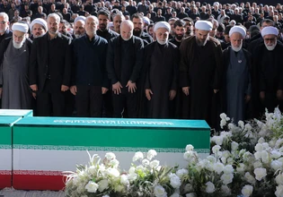 Ιράν: Σύγκρουση στους κόλπους του καθεστώτος – Για πραξικόπημα προειδοποιούν οι σκληροπυρηνικοί