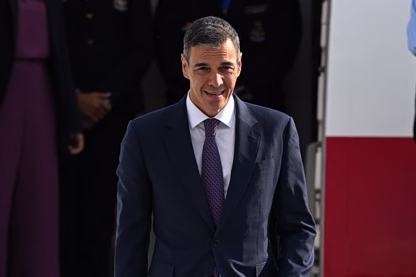 Σύνοδος ΝΑΤΟ: «Συνήθης πολιτική πρακτική, δεν αιφνιδιαζόμαστε» – Σάντσεθ για δηλώσεις Τραμπ