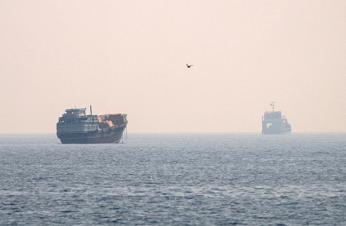 Στενά του Ορμούζ: Η Ευρώπη εξετάζει προτάσεις για την επιβολή τελών πλοήγησης υπό όρους