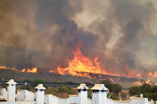 Ισπανία: Τουλάχιστον 23 αγνοούμενοι από τη φονική πυρκαγιά – Πιθανόν ξένοι οι 12 νεκροί