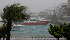 Εκατοντάδες χιλιάδες άνθρωποι εκκενώθηκαν καθώς ο τυφώνας «Μπάβι» κατευθύνεται με μεγάλη ταχύτητα προς την Κίνα