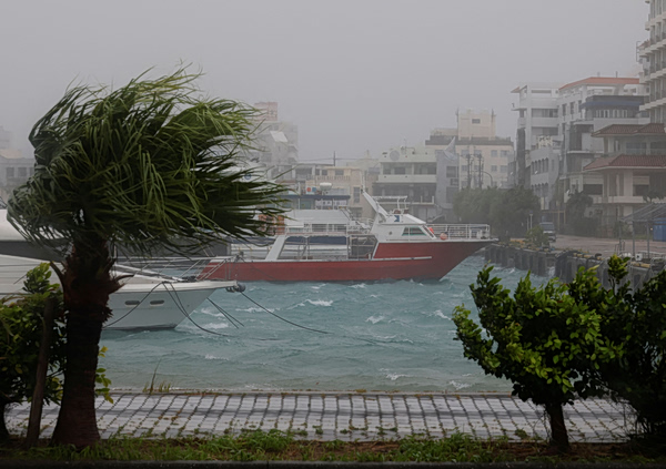 Εκατοντάδες χιλιάδες άνθρωποι εκκενώθηκαν καθώς ο τυφώνας «Μπάβι» κατευθύνεται με μεγάλη ταχύτητα προς την Κίνα