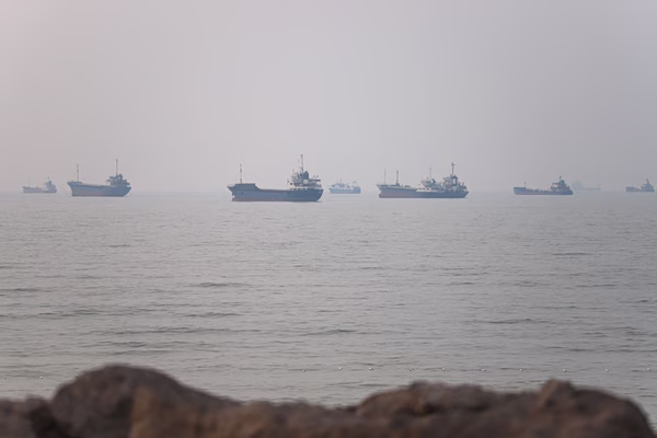 Ακόμη περισσότερα στρατεύματα θα χρειαστούν οι ΗΠΑ για τον έλεγχο του Ορμούζ – Μεγάλο το ρίσκο για τον Τραμπ
