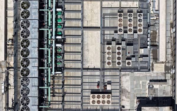 ΗΠΑ: Η «δίψα» για data centers… συρρικνώνει λίμνες – Οι εντυπωσιακές συμπτώσεις
