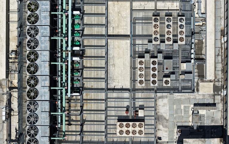 ΗΠΑ: Η «δίψα» για data centers… συρρικνώνει λίμνες – Οι εντυπωσιακές συμπτώσεις