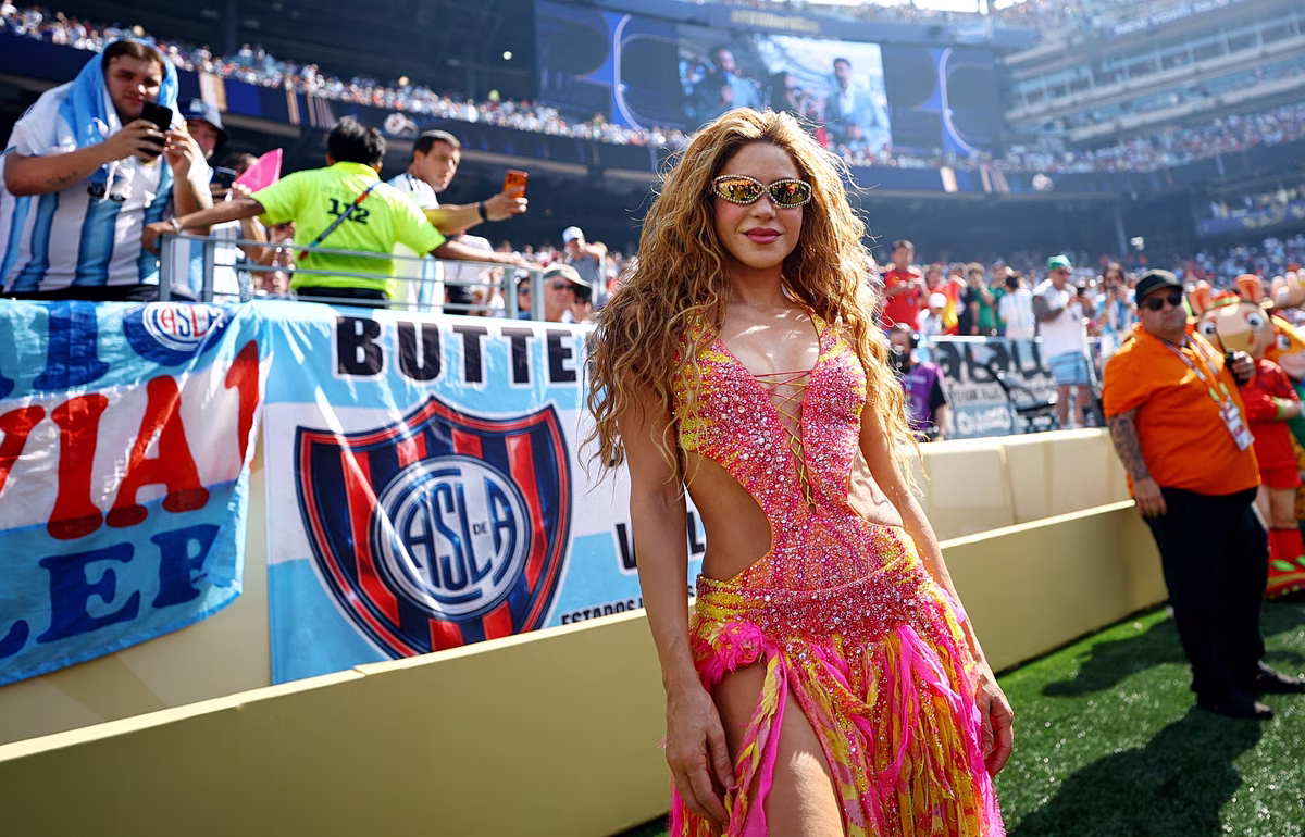 FIFA Girl: Αποθέωση για την «αγέραστη» Σακίρα – Ειρωνείες για τον πρώην της Πικέ